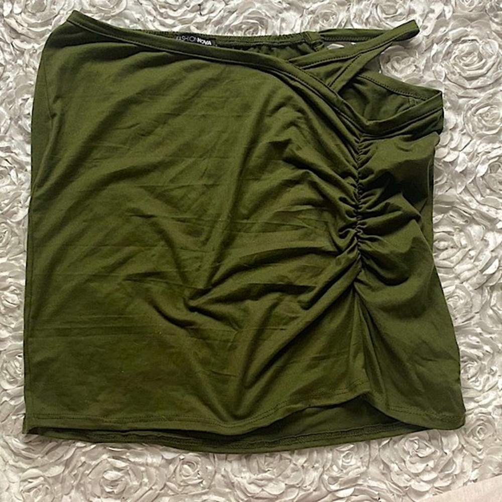 Fashion Nova peek a boo side scrunch olive green skirt size XL